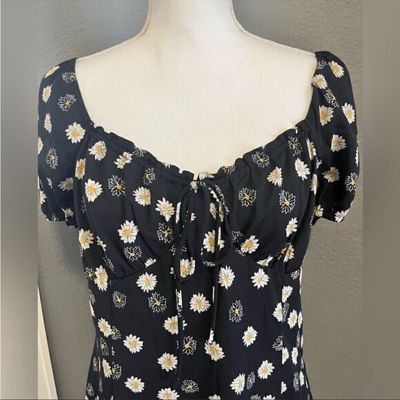 BP Ditsy Floral Tie Front Minidress - Picture 7 of 16